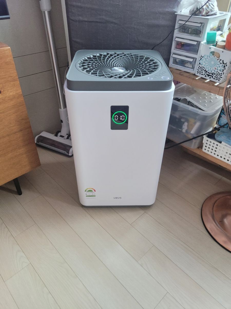 거실과 주방 모두 쉽게 이동가능한 현대유버스 뉴멀티클린 공기청정기 | 출처: 렌트리