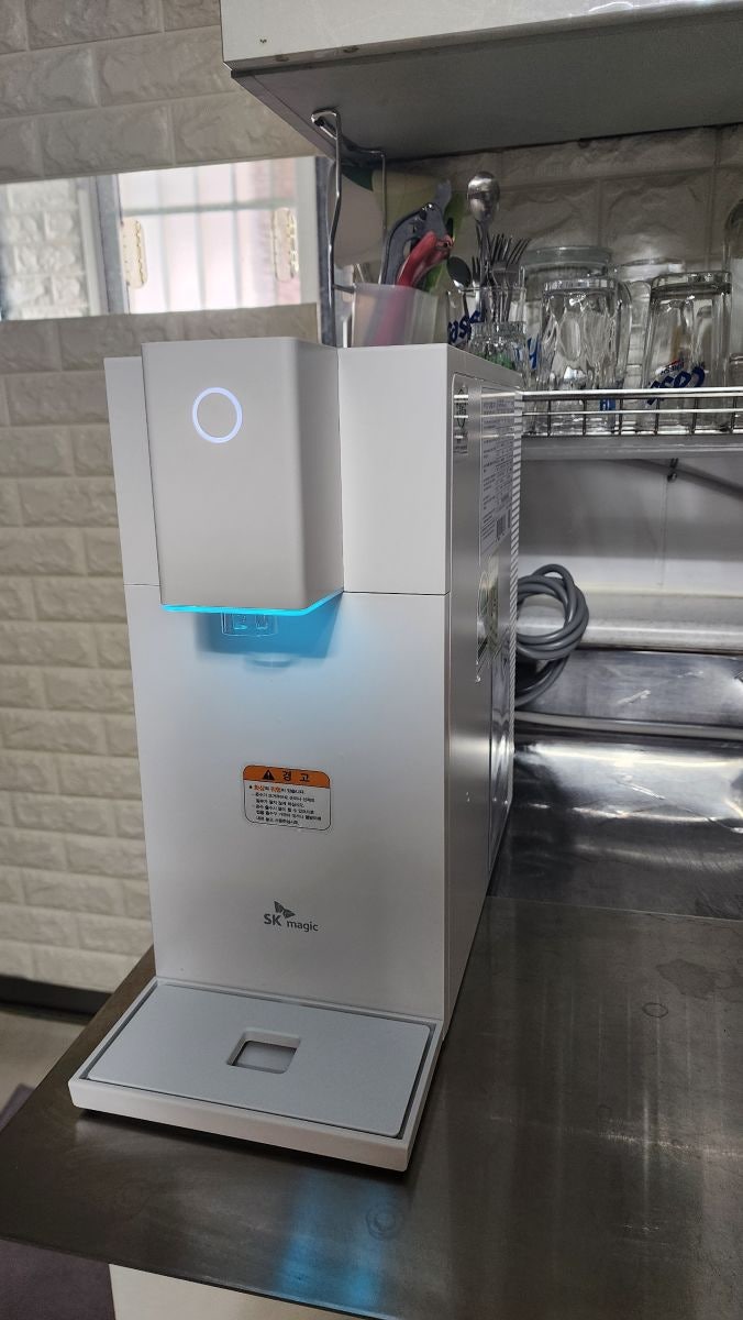 주방 공간 살려주는 SK매직 초소형 직수 정수기