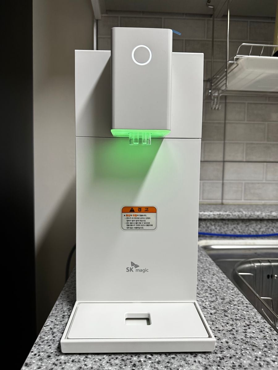 컴팩트한 SK매직 초소형 직수 정수기 디자인