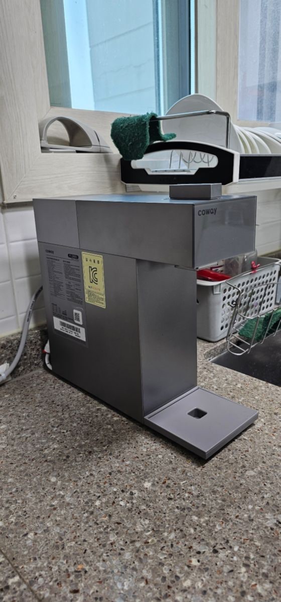 코드 꽂을 필요 없는 코웨이 스위치 정수기 주방 사용 사진