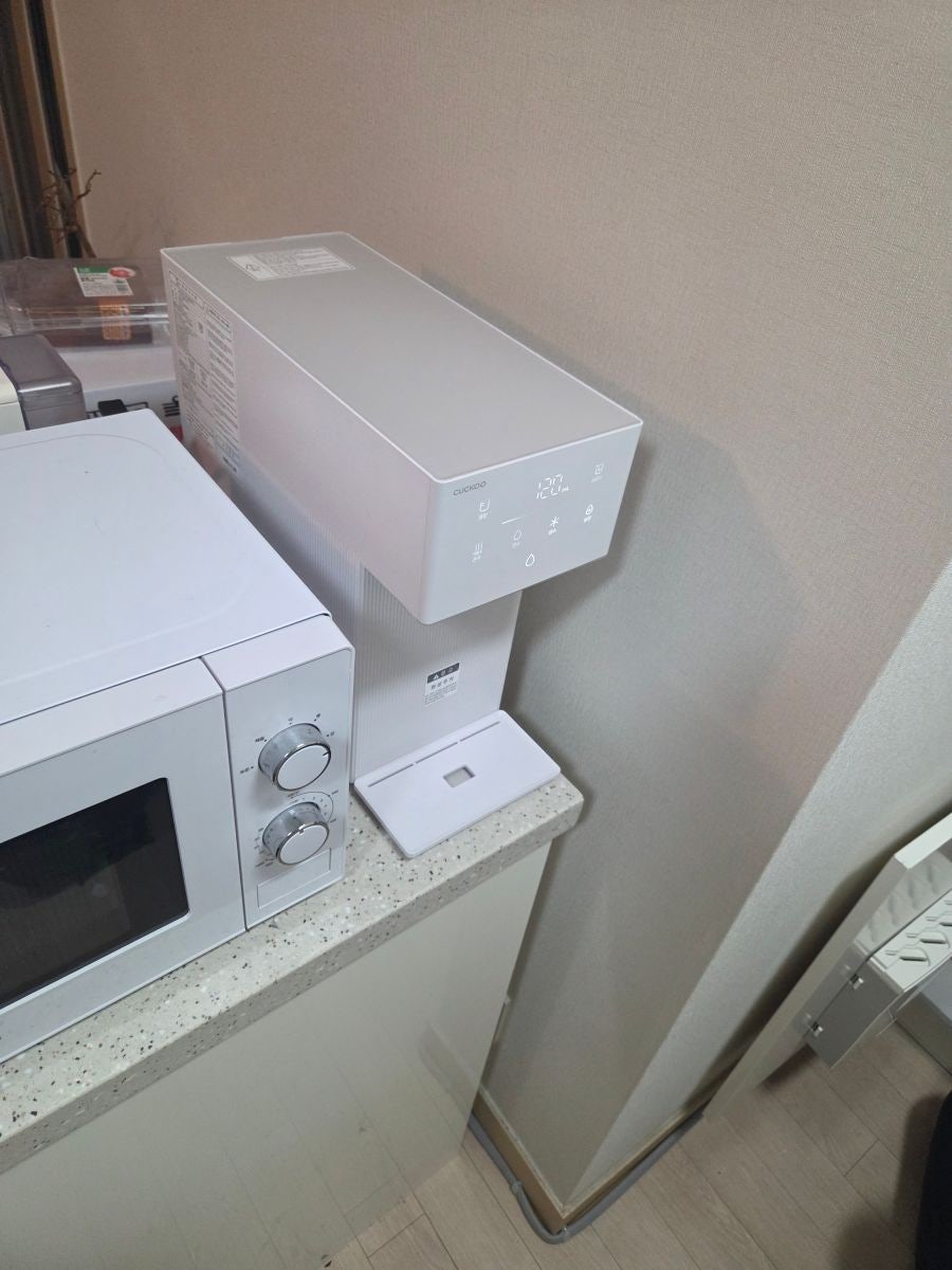 틈새 공간에 딱 맞는 16.2cm 쿠쿠 인스퓨어 미니 정수기