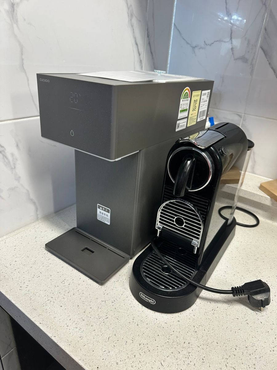 주방에서 사용되고 있는 쿠쿠 인스퓨어 미니 100 정수기