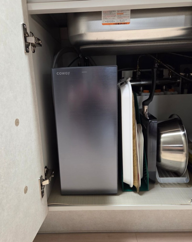 코웨이  엘리트 빌트인 정수기 하부 공간 사진