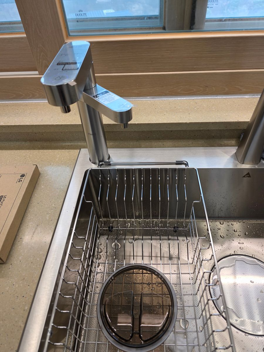 전셋집에서도 대리석 손상 없이 설치할 수 있는 다양한 무타공 솔루션 | 출처: 렌트리