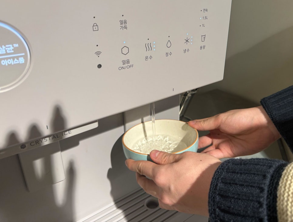 고인물을 빼고 있는 사진