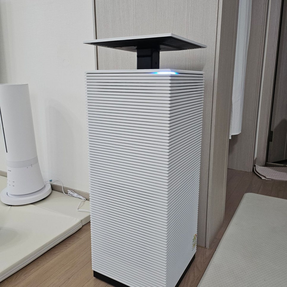 거실에 배치해 사용중인 코웨이 노블2 | 출처: 렌트리 후기 사진